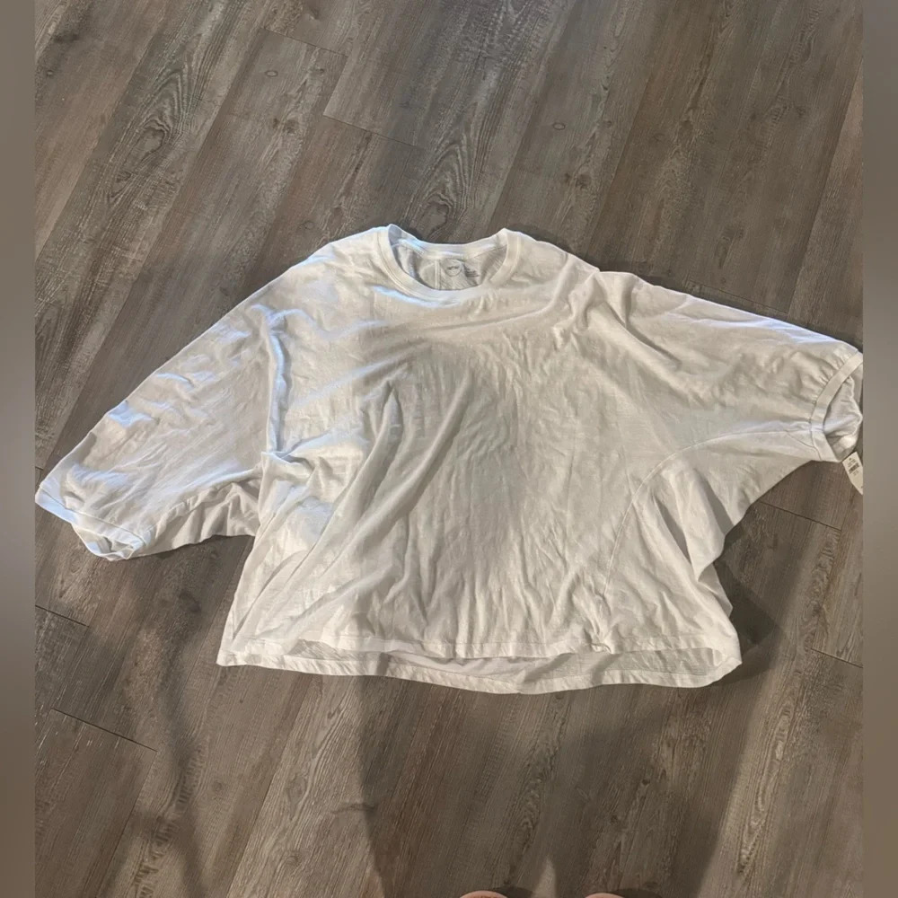 NWT AERIE WHITE TSHIRT SIZE EXTRA LARGE